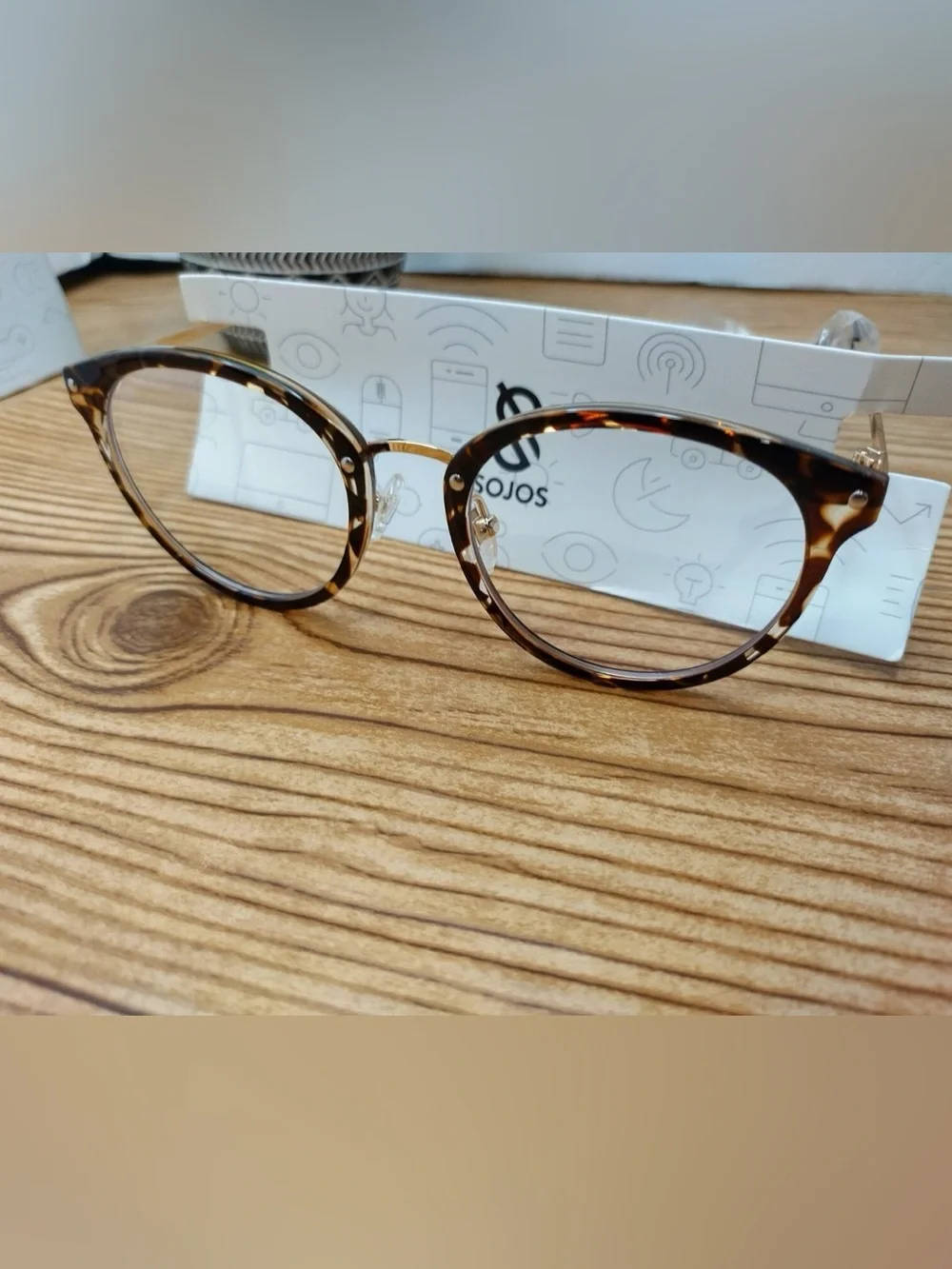 Sojos Blue Light Women's Tortoiseshell Round Glasses with Gold Bridge
